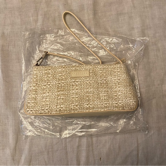 Vintage Kenneth Cole Reaction Cream Evening Clutch - Picture 2 of 4